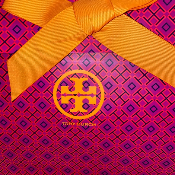 Tory Burch: gift bag with bow - Picture 3 of 4